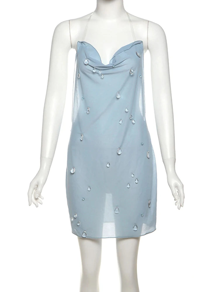 Vestido Curto Azul com Alças Finas e Detalhes Delicados