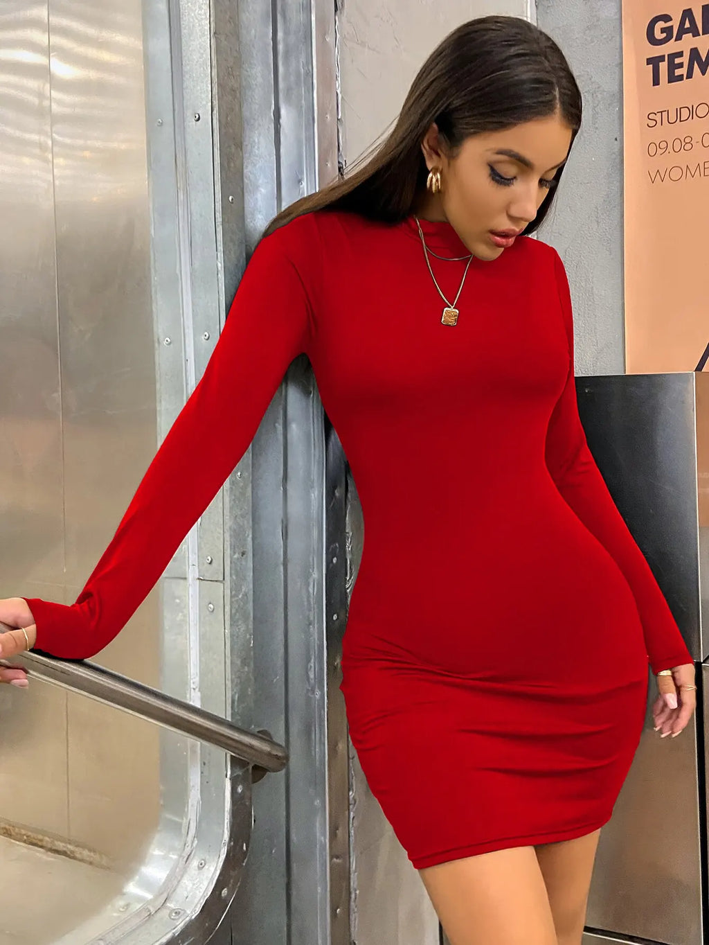 Vestido Bodycon Manga Longa Gola Alta – Linha Urbana Nivér