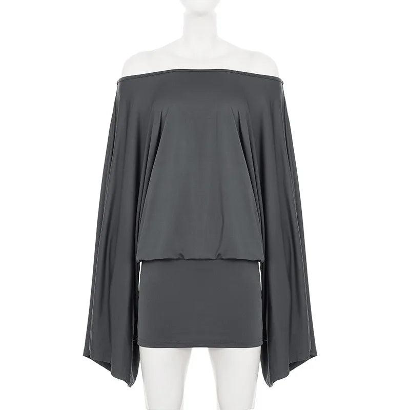 Vestido Curto Ombro a Ombro com Manga Ampla Fluida