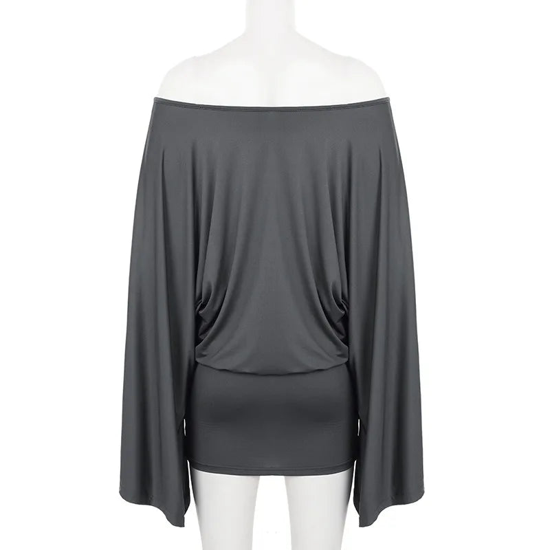 Vestido Curto Ombro a Ombro com Manga Ampla Fluida