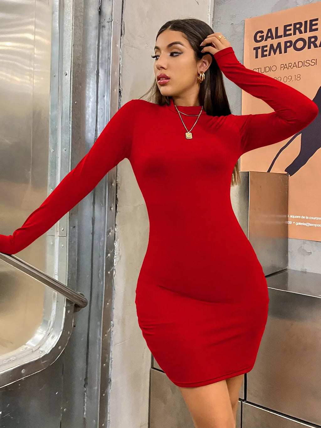 Vestido Bodycon Manga Longa Gola Alta – Linha Urbana Nivér
