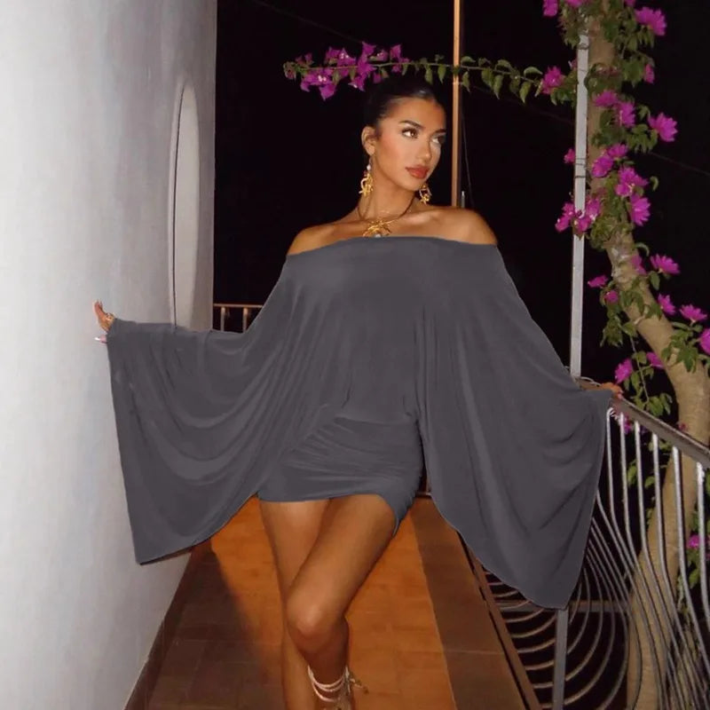 Vestido Curto Ombro a Ombro com Manga Ampla Fluida