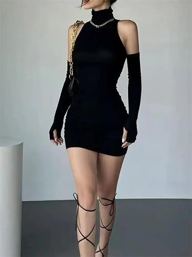 Vestido Curto Preto Gola Alta com Luvas Longas