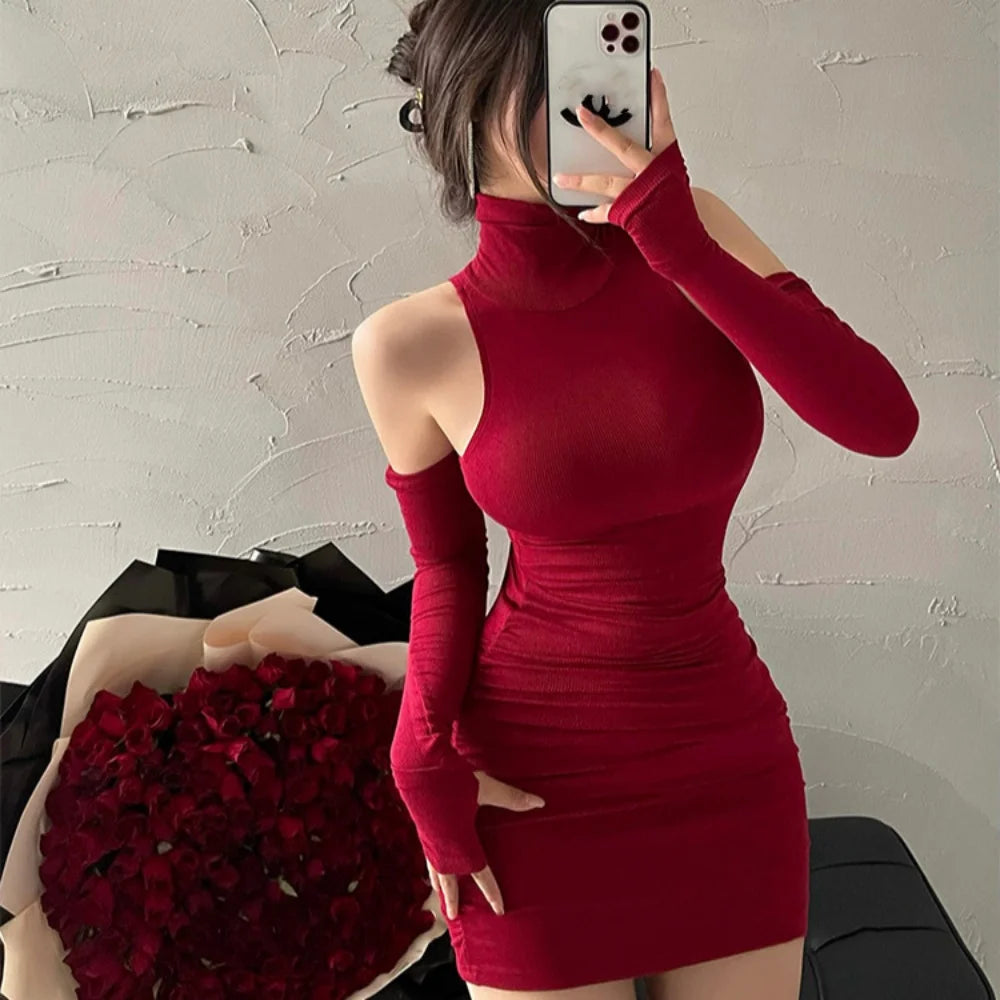 Vestido Mini Vermelho Gola Alta com Ombros Vazados