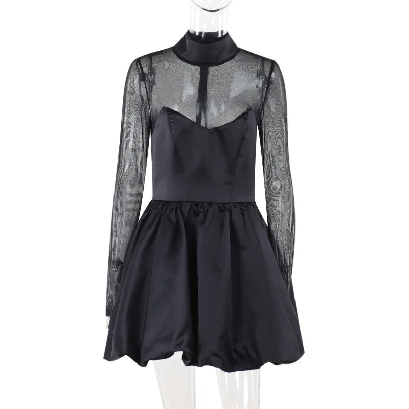 Vestido Curto Ombro a Ombro com Manga Ampla Fluida